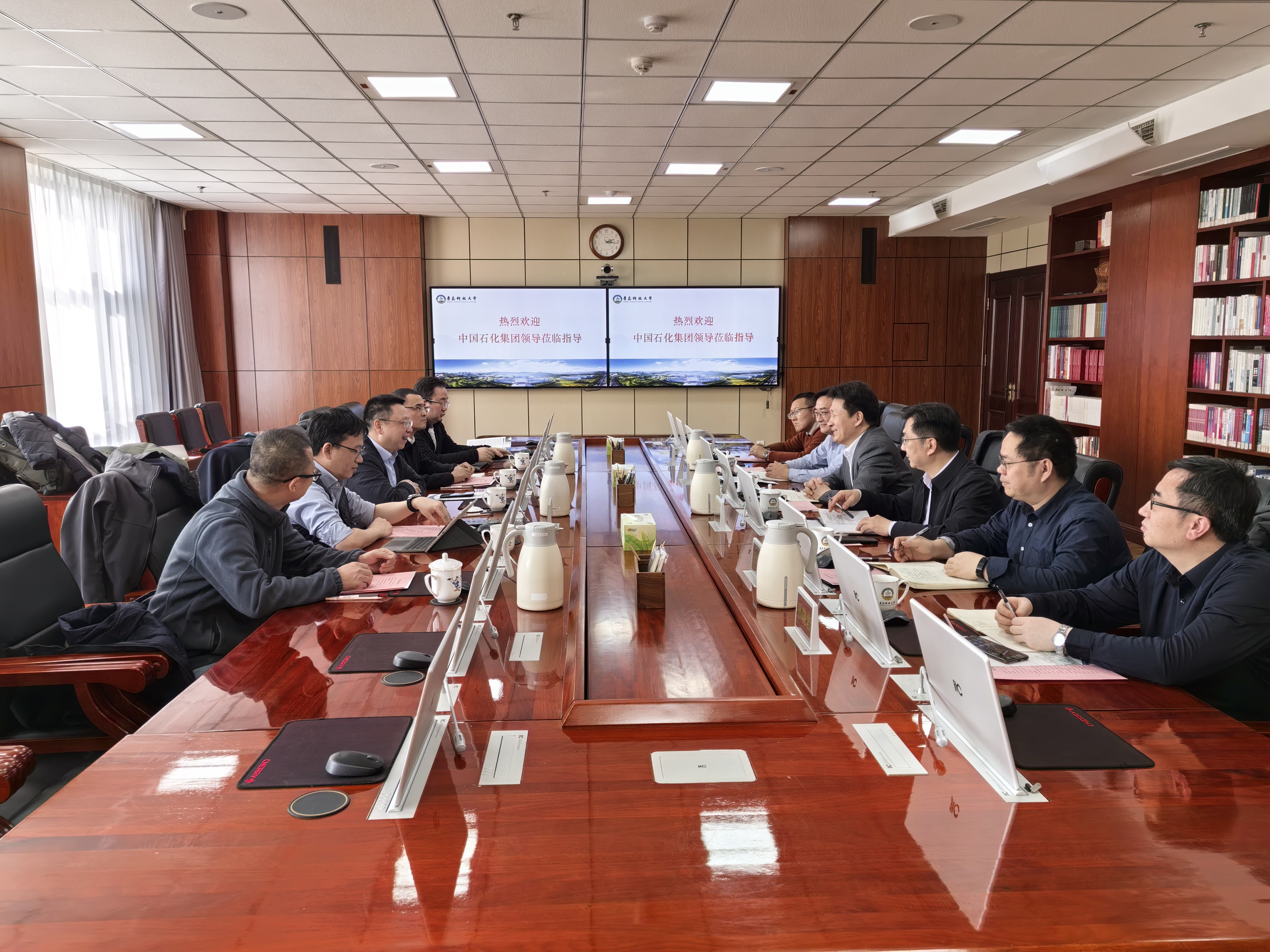 中国石化石油化工科学研究院院长李明丰一行来校交流