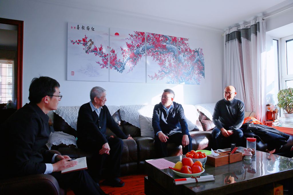 校领导春节前夕走访慰问老领导和老教授