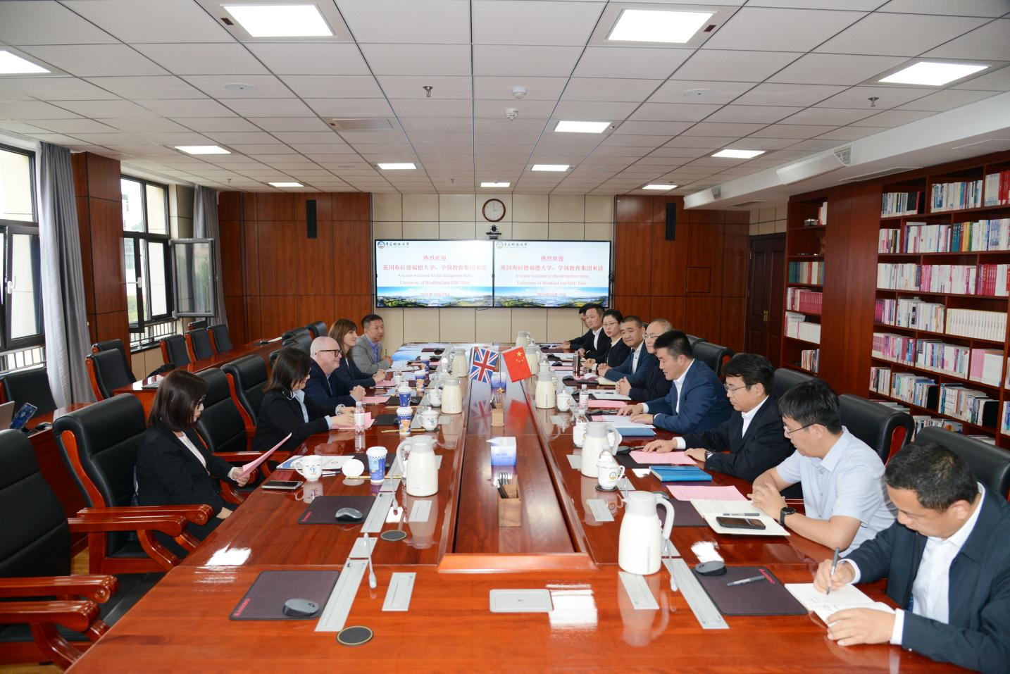 英国布拉德福德大学代表团来访