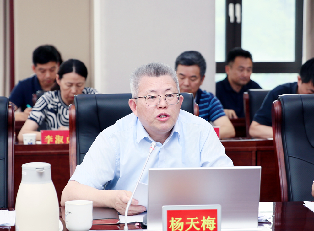 学校召开2026年重点工作年中调度会暨暑假前中层正职干部会