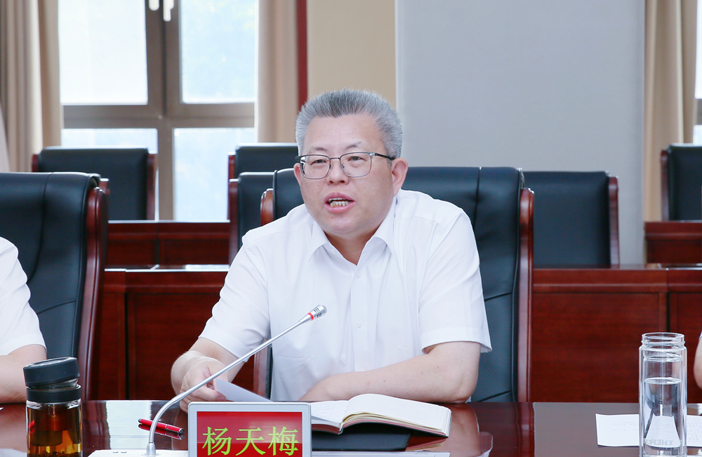 学校召开教师座谈会